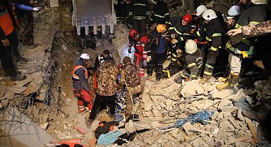 Enkazda 96 saat sonra çıkarılan ve idrarını içerek hayatta kalan Adnan Muhammed Korkut o anları İHA'ya anlattı