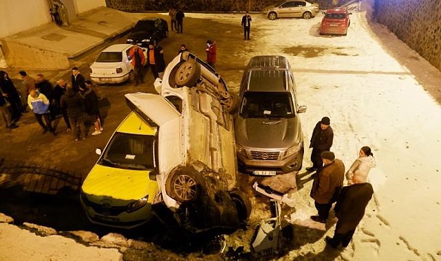 Erzurum'da feci kaza; araçlar bahçe duvarından aşağı uçtu