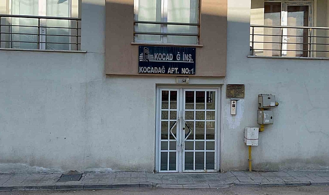 Eşi ve oğlu tarafından evde ölü bulunan yaşlı kadının darp edilerek öldürüldüğü ortaya çıktı