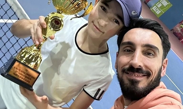 Eskişehirli genç sporcu tenis turnuvasında şampiyon