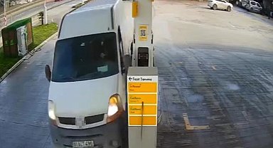 Faciadan dönüldü: Minibüs akaryakıt pompalarını teğet geçti