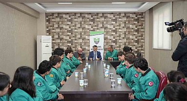 Fadıloğlu, şampiyon yüzücülerle bir araya geldi