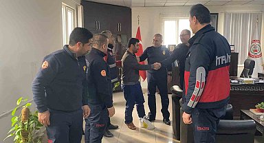 Göçük altında kalan işçi kendisini kurtaran itfaiye erlerini unutmadı