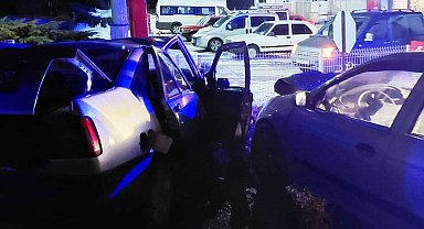 İki otomobil çarpıştı, 7 yaralı