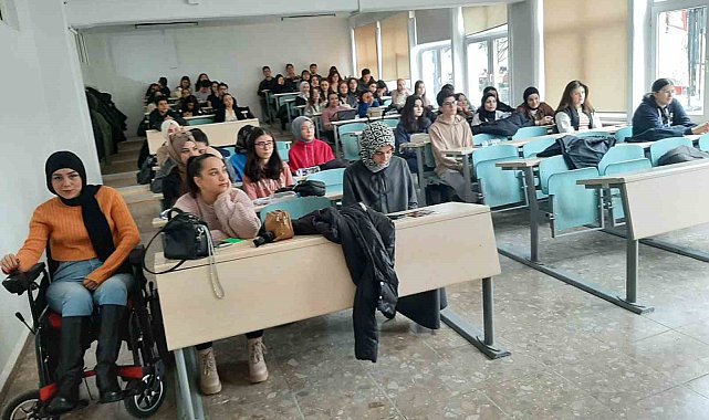 İl İnsan Hakları Kurulu üyeleri Eğitim Fakültesi'nde derse katıldı