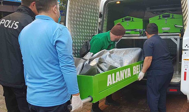 İngiliz turist yalnız yaşadığı evinde ölü bulundu