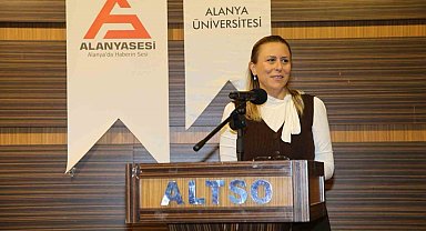 Kadın akademisyenler, iş dünyasında kadın olmanın önemini anlattı
