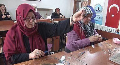 Kütahya'da kadınlar telkari sanatı öğreniyor
