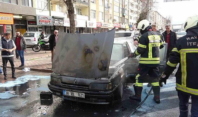 Marşa bastı, araba yandı