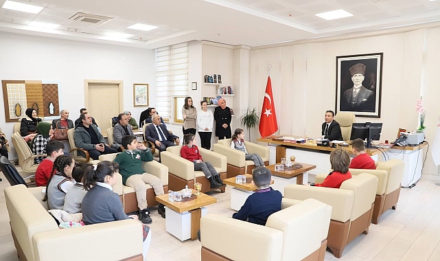 Minik eller trafiğe nefes olmak için yarıştılar dereceye giren öğrencilere ödülleri verildi