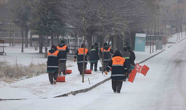 Nevşehir'de kar ile mücadele başladı
