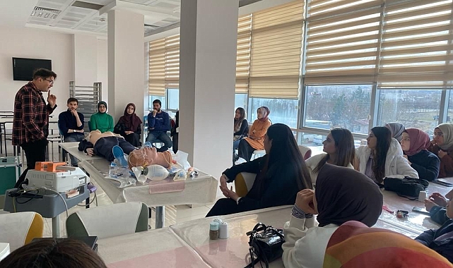 Niğde'de göreve geni başlayan sağlıkçılara, 'İleri Yaşam Desteği Eğitimi' verildi