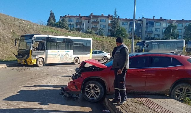 Otobüs ile otomobil kafa kafaya çarpıştı: 1 yaralı
