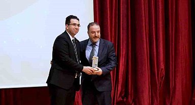 "Yılın Yenilikçi Dahili Bilimler Doktoru Ödülü" Prof. Dr. Akgün'ün