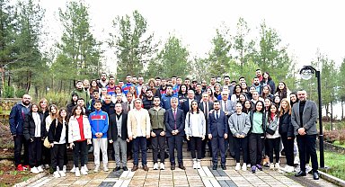 Rektör Kaçar şampiyon sporcuları onurlandırdı