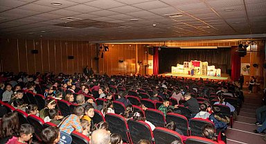 Şehir Tiyatrosu Mersin'de çocuklarla buluşmaya devam ediyor