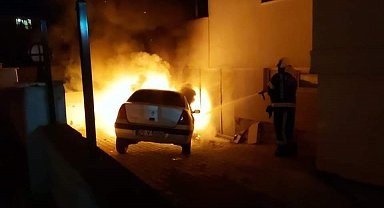 Seyir halindeki otomobil alevlere teslim oldu