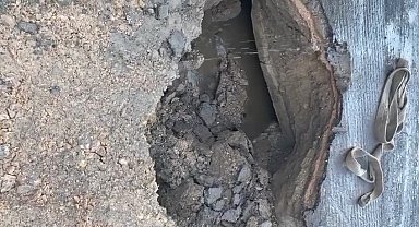 Temizlik kamyonunun geçişi esnasında yol çöktü