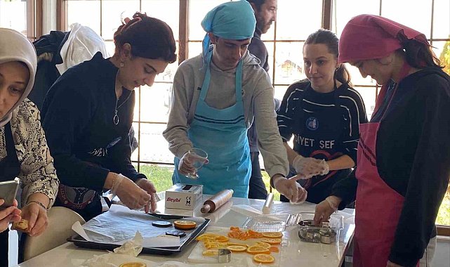 Üniversite öğrencileri özel bireyler için mutfağa girdi