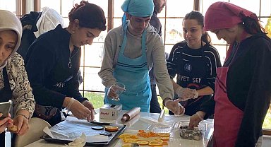 Üniversite öğrencileri özel bireyler için mutfağa girdi