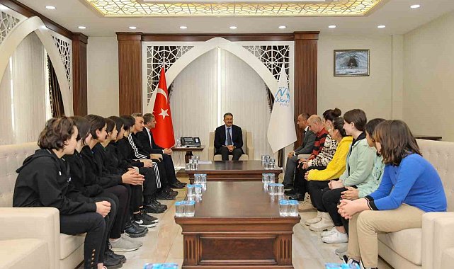 Vali Çelik şampiyonları makamında kabul etti
