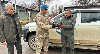Yaralı atmacaya jandarma ekipleri sahip çıktı