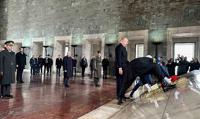 5'inci kez Azerbaycan'ın Cumhurbaşkanı seçilen Aliyev, Anıtkabir'i ziyaret etti