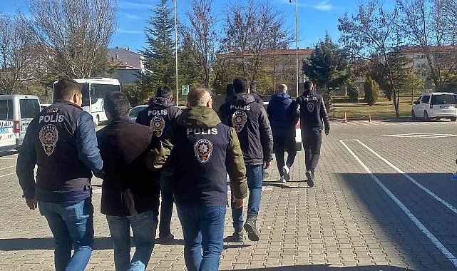 Aksaray'da dolandırıcılık ve veri hırsızlığından aranan 4 şahıs tutuklandı