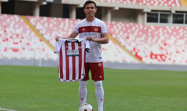 Azizbek Turgunboev resmen Sivasspor'da