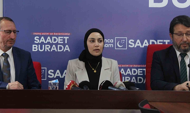 Babası çekildi, kızı geldi