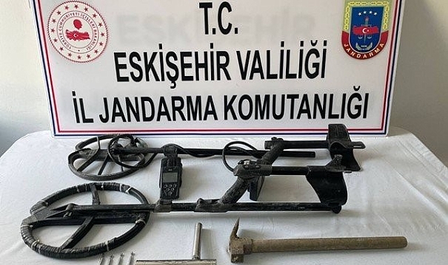 Dedektör ile arama yapan şahıslar suçüstü yakalandı