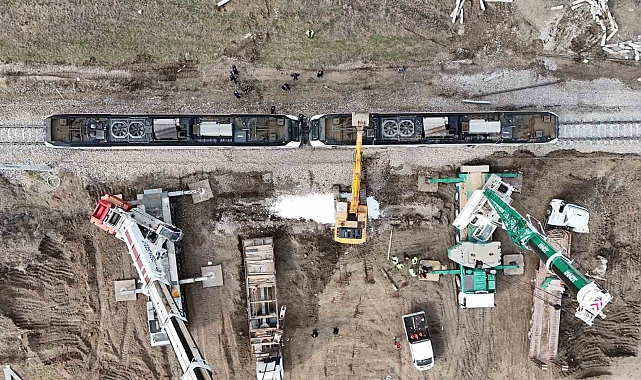 Devrilen tren kaza alanından kaldırıldı, demir yolu hattı 35 saat sonra ulaşıma açıldı