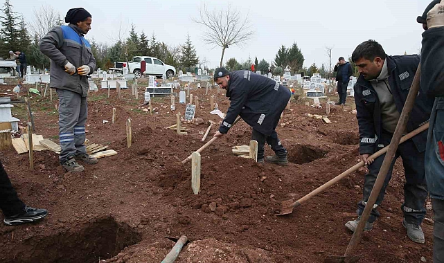 Eskişehir'de şehir çöplüğünde ölü bulunan bebek defnedildi