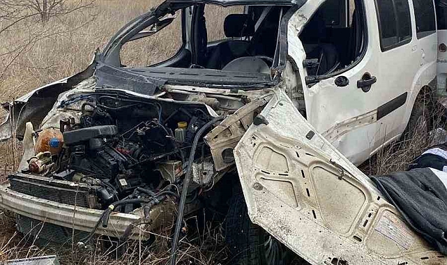 Kırıkksle'de takla atan hafif ticari araç hurdaya döndü: 2 yaralı