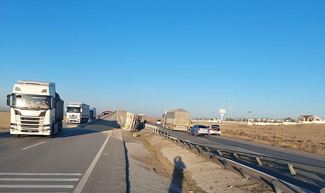 Konya'da buğday yüklü tır devrildi: 1 ölü, 1 yaralı