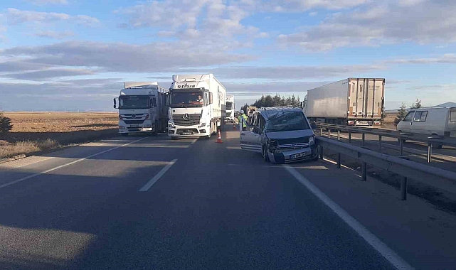 Seyir halindeki kamyonet, tankere arkadan çarptı, 1 kişi hayatını kaybetti