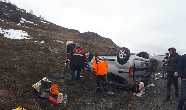 Sivas'ta kaza yapan araç ters döndü: 5 yaralı