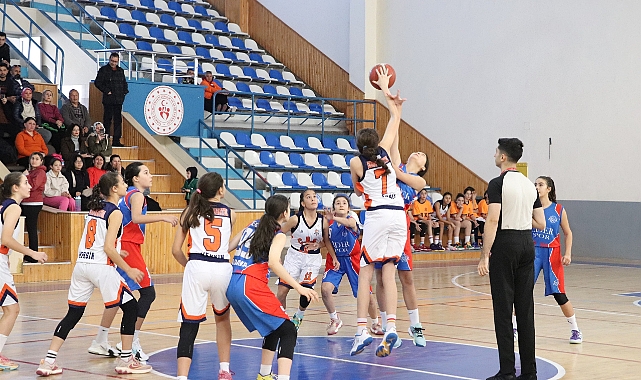 U14 KIZLAR BASKETBOL BÖLGE ŞAMPİYONASI’NIN KARAMAN ETABI SONA ERDİ