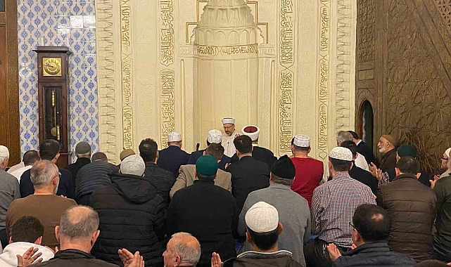 Diyanet İşleri Başkanı Ali Erbaş, ilk teravih namazını Hacı Bayram Veli Camisi'nde kıldırdı