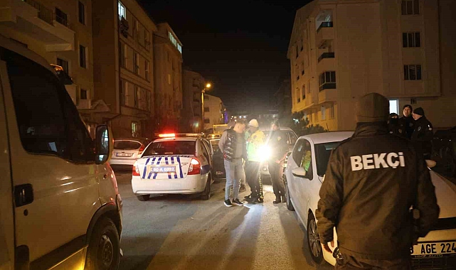 "Dur" ihtarına uymayan alkollü sürücü, polise çarparak kaçtı