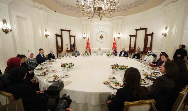 Emine Erdoğan, Gönül Elçileri ve vali eşleriyle iftarda bir araya geldi