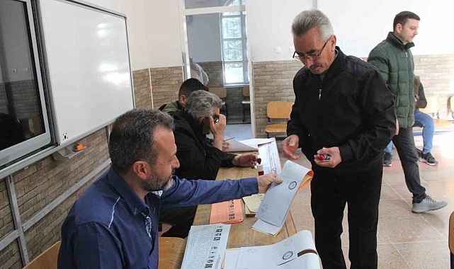 Karaman'da oy kullanma işlemi başladı