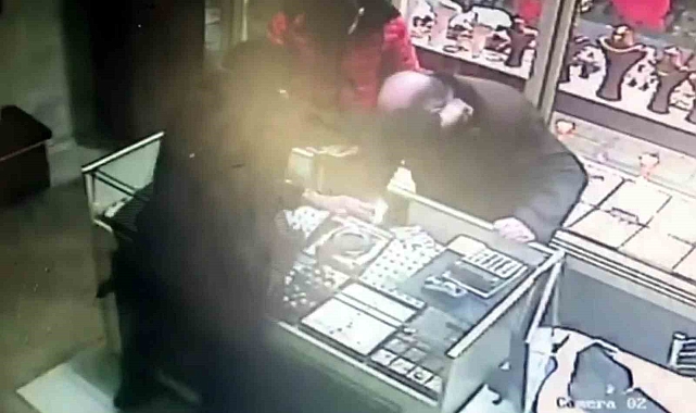Kayseri'de sarrafı boğazından bıçaklayarak öldüren sanığa ceza yağdı