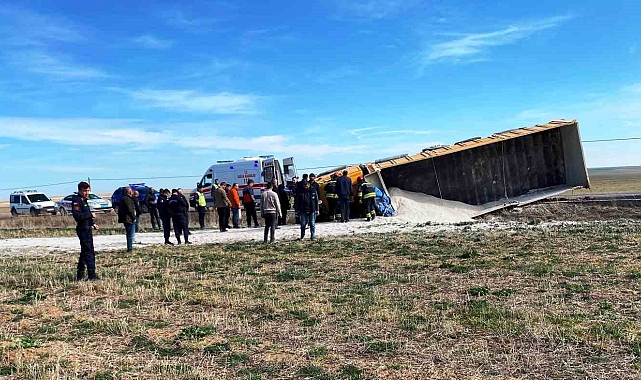 Konya'da hafriyat kamyonu devrildi: 1 yaralı