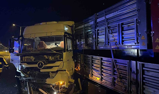 Konya'nın Kulu ilçesi Tır bariyerlere çarptı: 1 yaralı