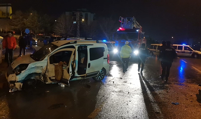 Nevşehir'de 14 aracın karıştığı zincirleme trafik kazası: 3'ü ağır 7 yaralı