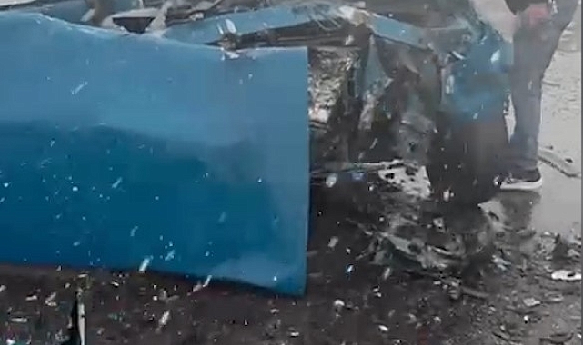 Niğde'de iki otomobil kafa kafaya çarpıştı: 5 yaralı