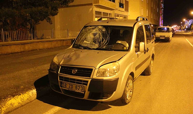 Sivas'ta hafif ticari aracın çarptığı yaya ağır yaralandı