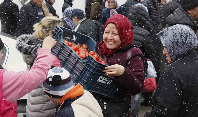 Yozgat'ta hayırseverin dağıttığı sebze kısa sürede tükendi