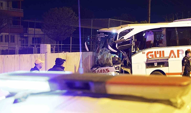 Aksaray'da otobüs bahçe duvarına çarptı: 8 yaralı